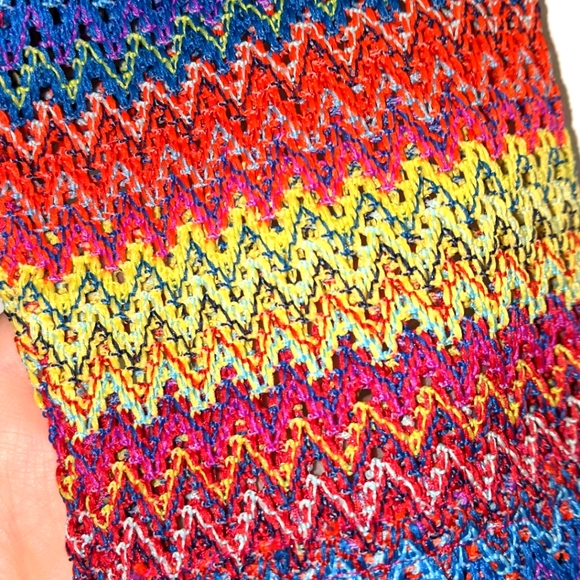 Multicolor Stretchy Mesh Fitted Top - Picture 3 of 5